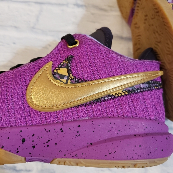 Nike LeBron Shoes Youth 7 Purple and Black Sneakers with Gold Accents - Picture 6 of 11